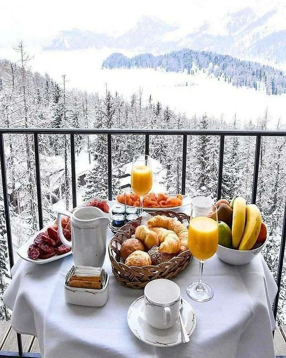 Зимний завтрак. Завтрак на природе. Завтрак на природе зимой. Зааьрак на природе зимой. Завтрак зимой фото