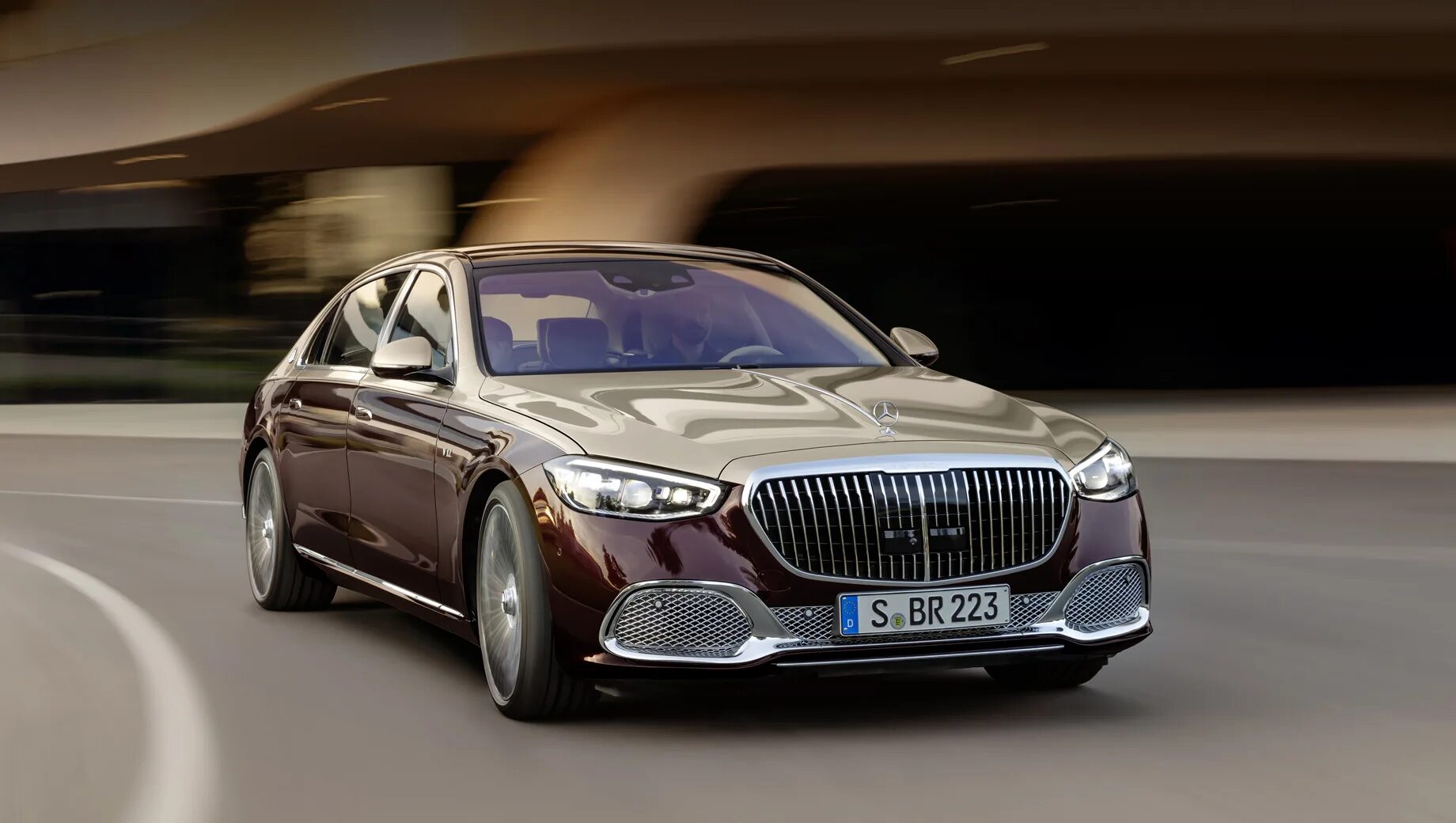 Представлен роскошный кроссовер Mercedes-Maybach EQS 2025