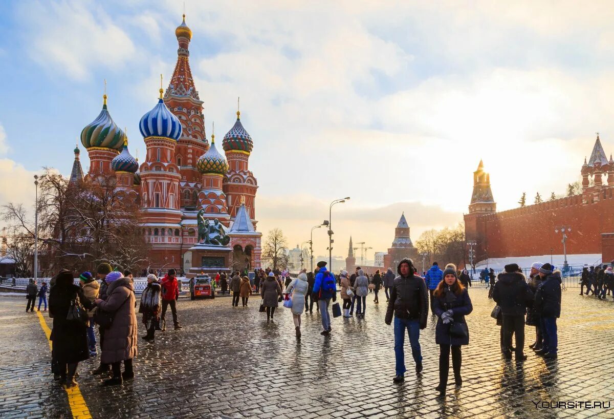 Выходные в мск. Площадь Москвы. Москва красная площадь туристы. Москва красная площадь люди.