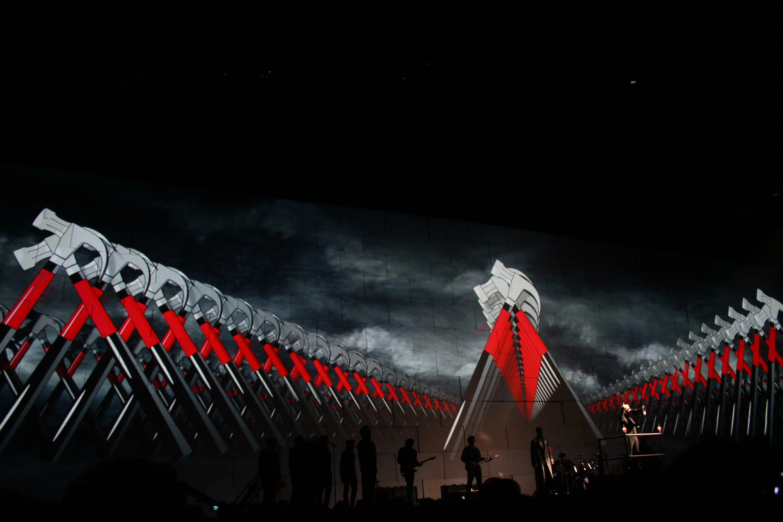 Пинкфлойдовская стена. Группа Pink Floyd the Wall. Пинк Флойд Волл. Pink Floyd стена. Группа Pink Floyd стена.