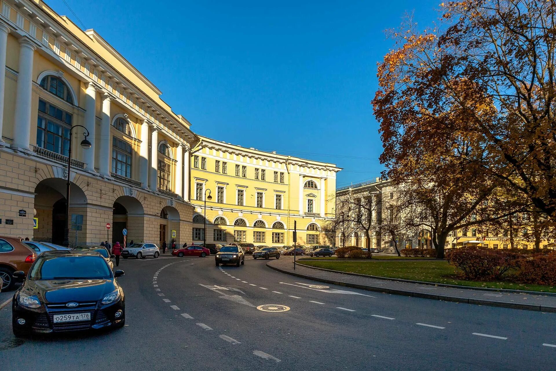 Сквер Ломоносова Санкт-Петербург. Площадь Ломоносова в Санкт-Петербурге. В Петербурге площадь Ломоносова. Улица Ломоносова Москва.