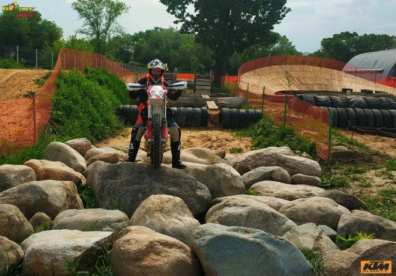 Эндуро алматы. Питбайк весь в грязи. Эндуро алматы. Эндуро алматы. Мото ктм эндуро.