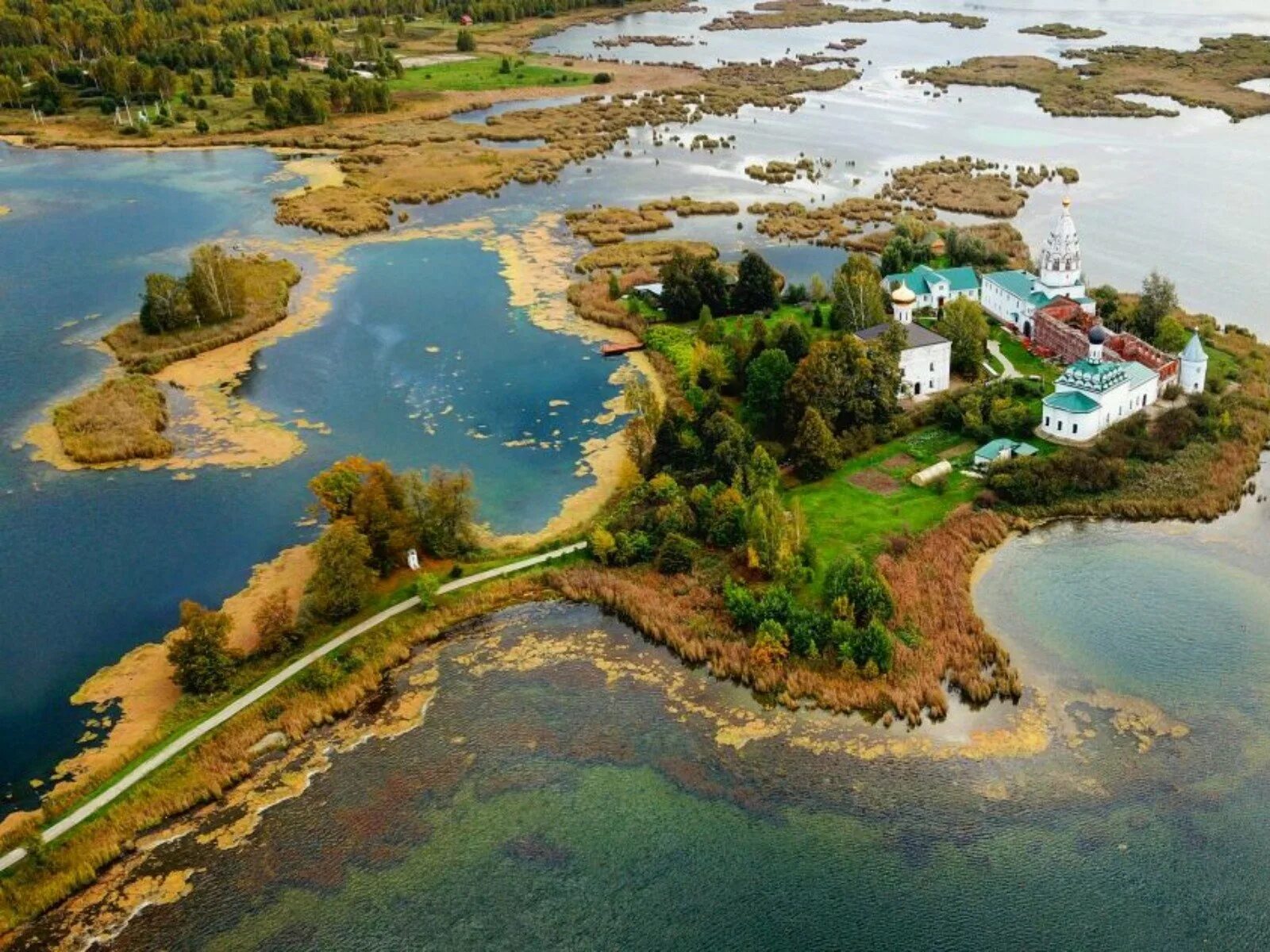 Свято троицкий нижегородская область. Ворсма озеро Тосканка. Троицкий Островоезерский монастырь. Островоезерский монастырь в Ворсме. Троицкий Острово-Езерский Ворсменский женский монастырь.