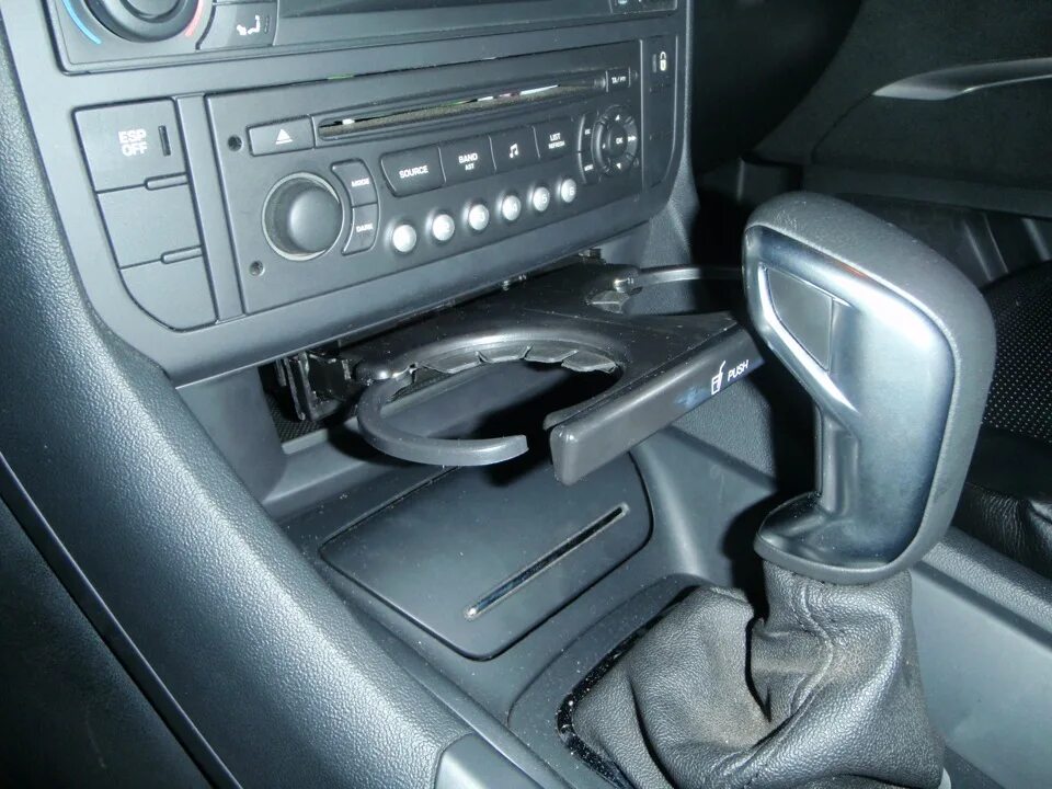 Подскажите, перестала закрываться шторка кассетной магнитолы :( - BMW 5 series (