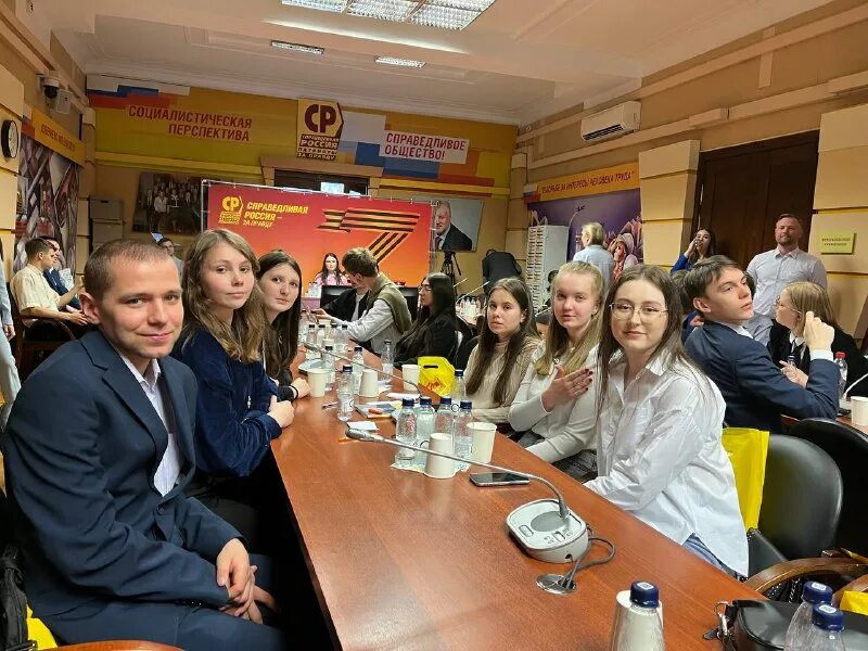 Политические церемонии. Справедливая россия фотографии. Московский справедливый. Митрошенков олег александрович. Глава справедливой россии.