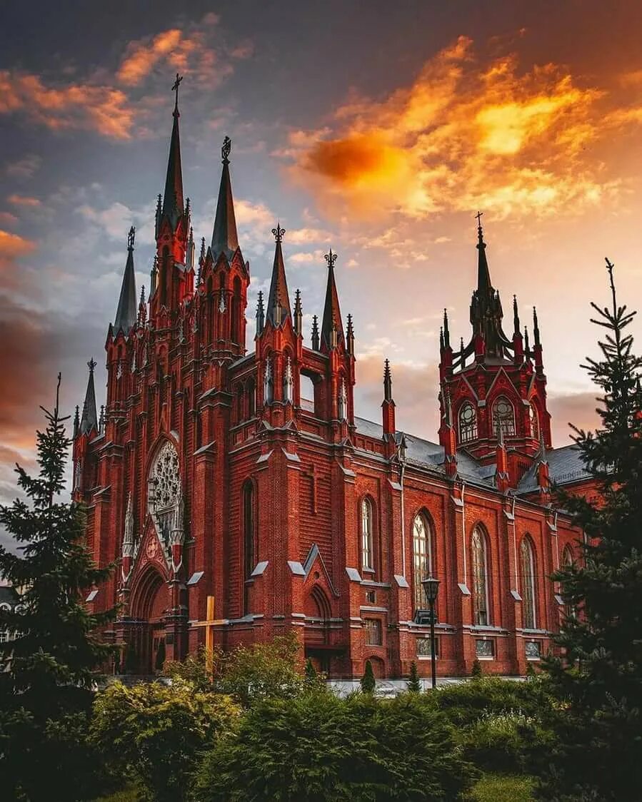 кафедральный собор непорочного зачатия пресвятой девы марии. римско-католический собор непорочного зачатия девы марии. московская католическая церковь. римско-католический собор непорочного зачатия девы марии в москве. собор непорочного зачатия пресвятой девы марии.