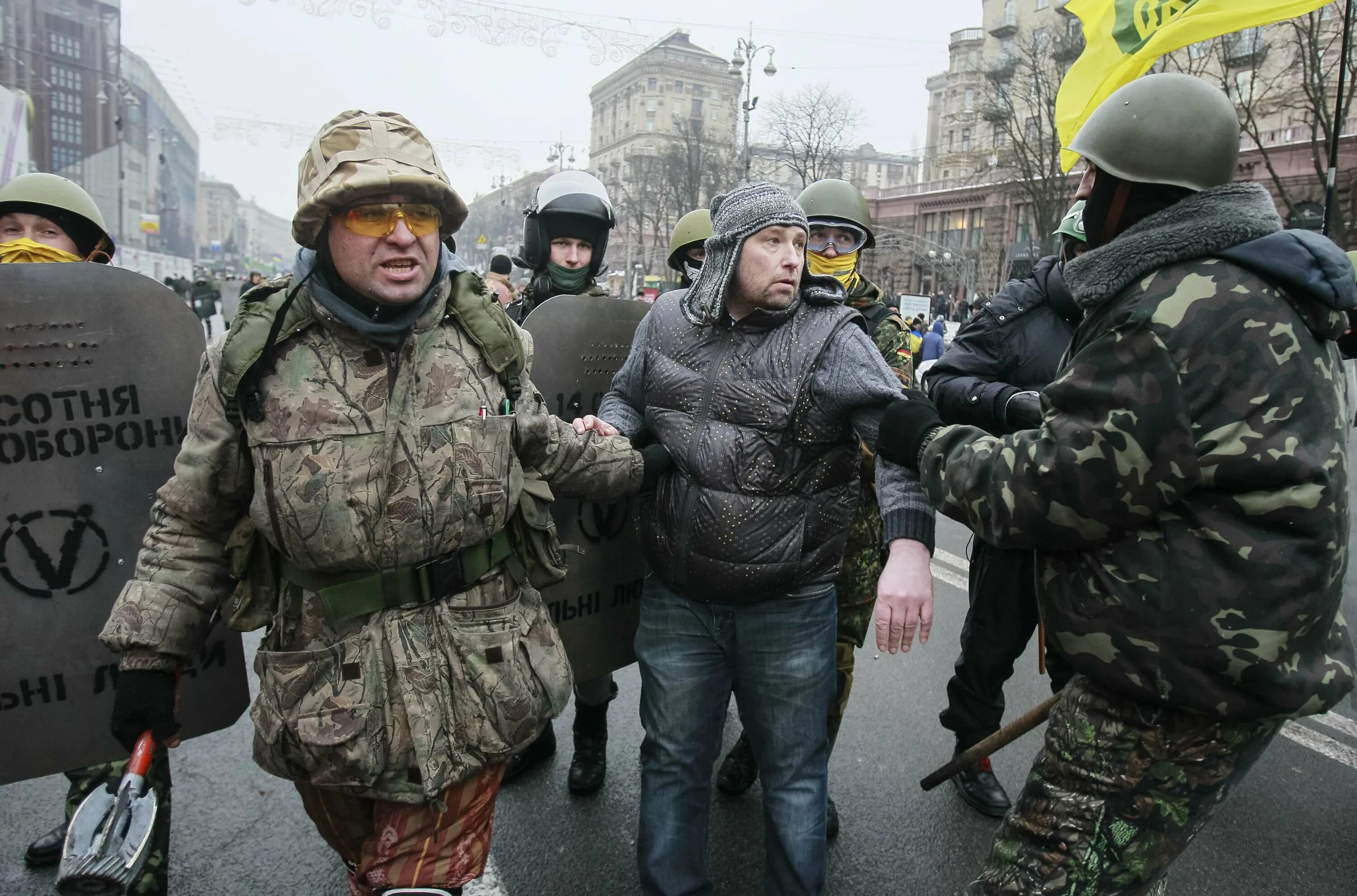 Прогноз майдана. Бандеровцы на Майдане 2014. Бандеровцы на Майдане. Евромайдан самооборон.