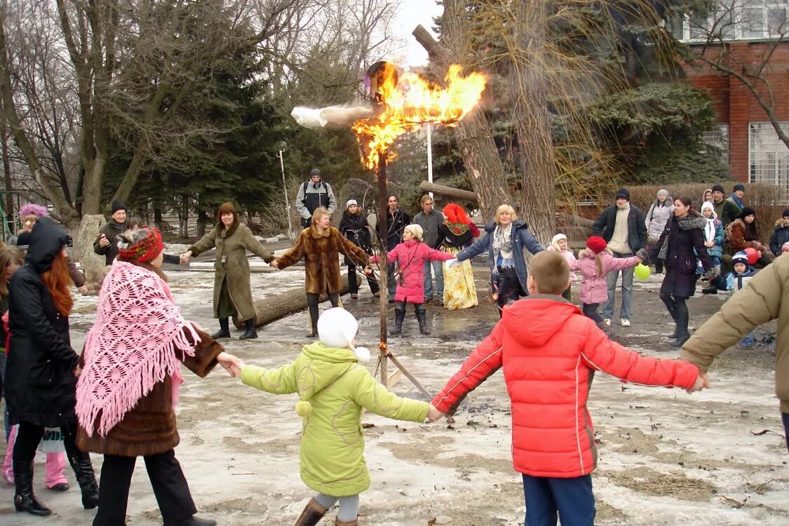 Масленица в начальной школе. Праздник двора Масленица. Празднование Масленицы в школе. Масленица празднование на улице. Мероприятие масленица в начальной школе