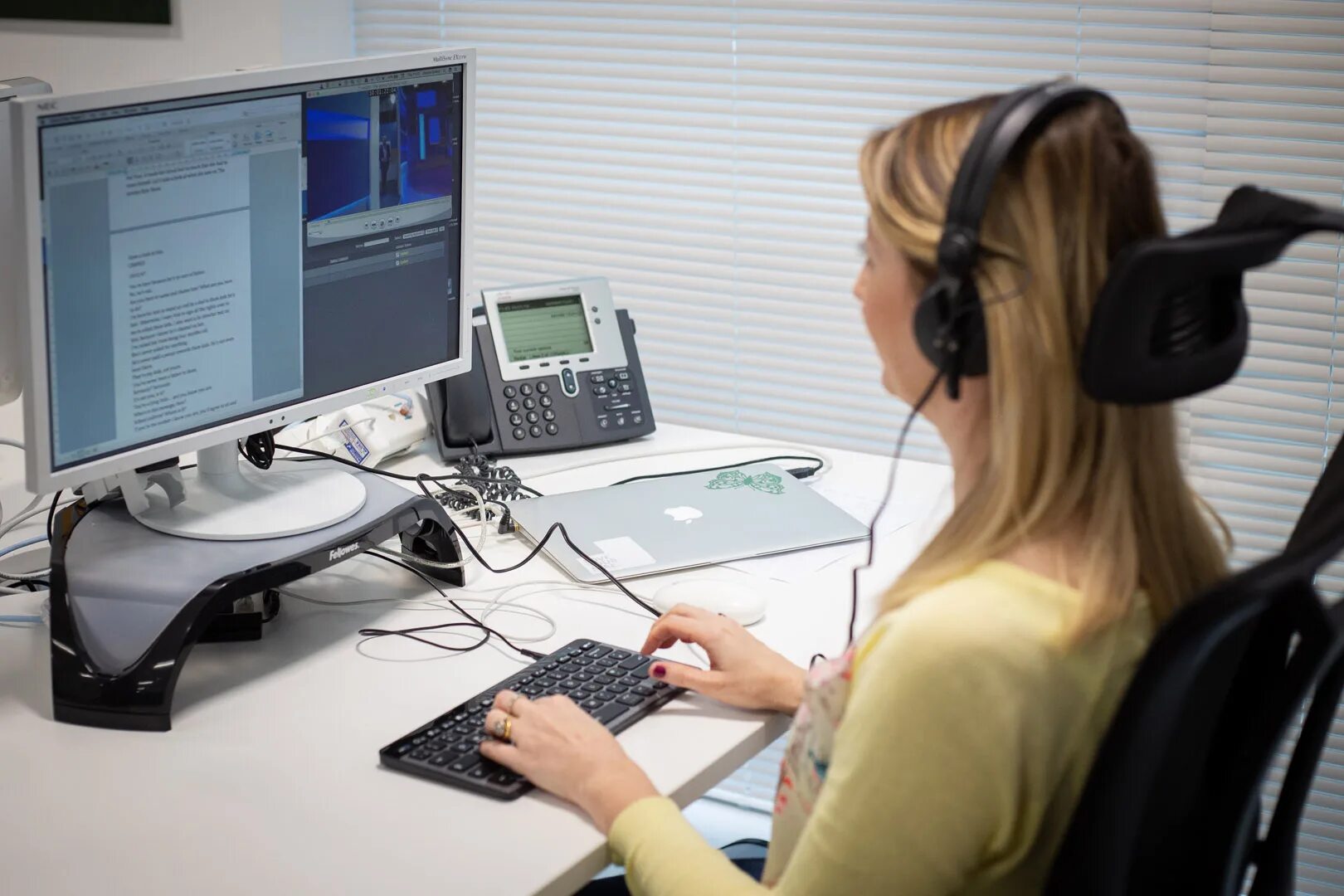 Audio typing. Audio transcribing. transcription audio. transcription system. transcription online.