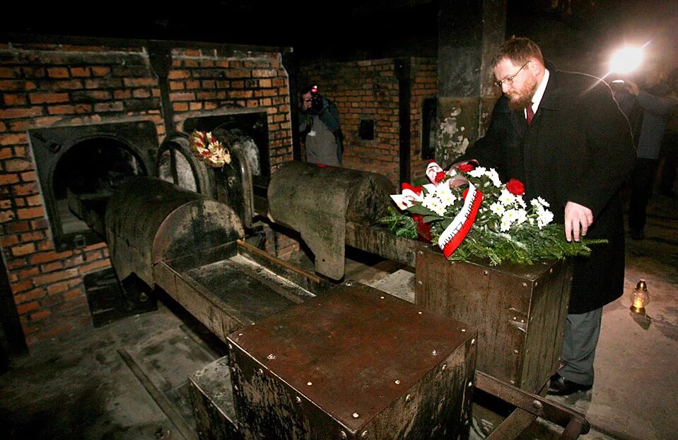 Крематорий смерть. Освенцим Биркенау крематорий. Освенцим/Auschwitz крематорий. Печи крематория Освенцима.