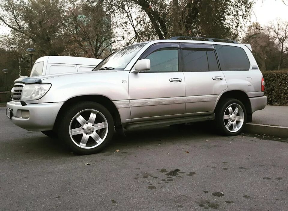 Колеса ленд крузер 100. Toyota land cruiser 100 r20. land cruiser 100 диски r20. колеса r20 land cruiser 100. tlc 100 r20.