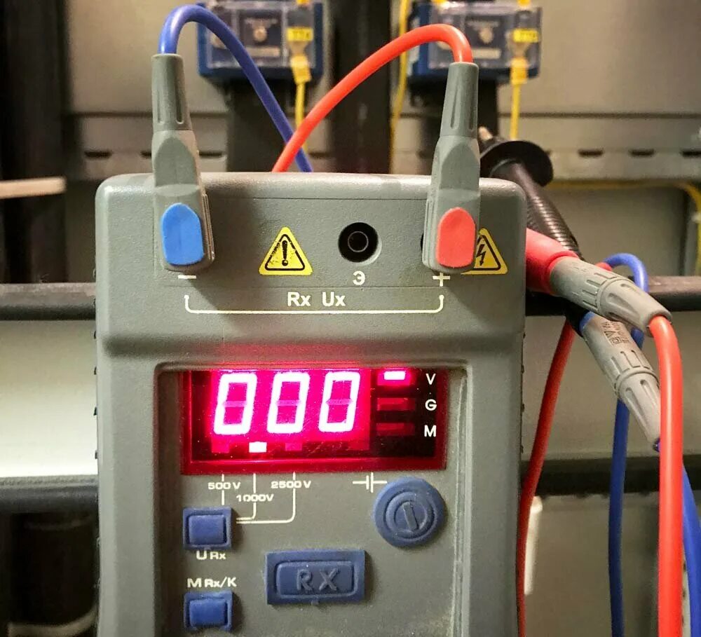 Кабельный измеритель сопротивления изоляции 1. Замер сопротивления изоляции электропроводки. Прибор для измерения сопротивления изоляции Эл двигателей идо 06. Тестер сопротивления изоляции высоковольтный ам-2125.