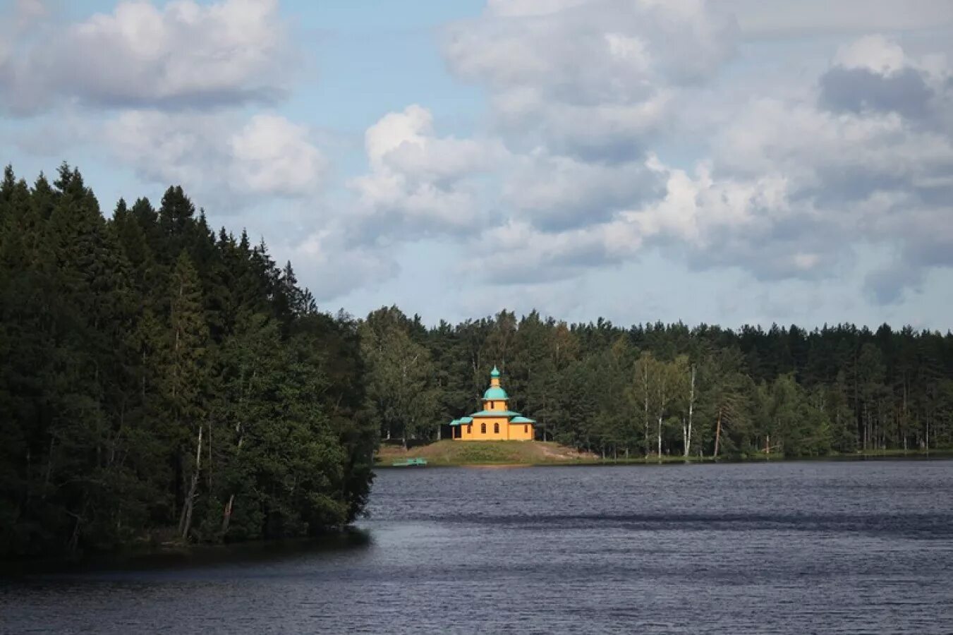 Рощинское озеро ленинградская. Пантелеимоновский скит Александро-Свирского. Пантелеимоновский скит Александро-Свирского монастыря.