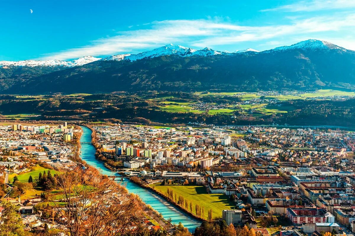 Австрийский город 4 буквы. Австрия панорама. Горы в Инсбруке , Австрия.. Wells город Австрия. Инсбрук с высоты.