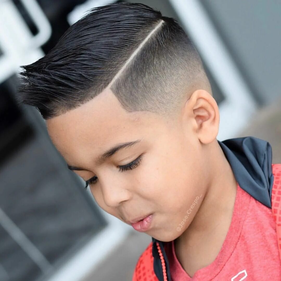 Причёски для мальчиков модные. Полубокс 2020. Стрижка андеркат для мальчиков. Крутые причёски для подростков мальчиков. Boys hear.