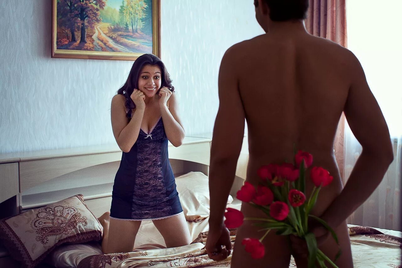 рука под платьем. видео жена стесняется мужа. мужчина и женщина в постели. русские женщины в постели. разговор с мужем.