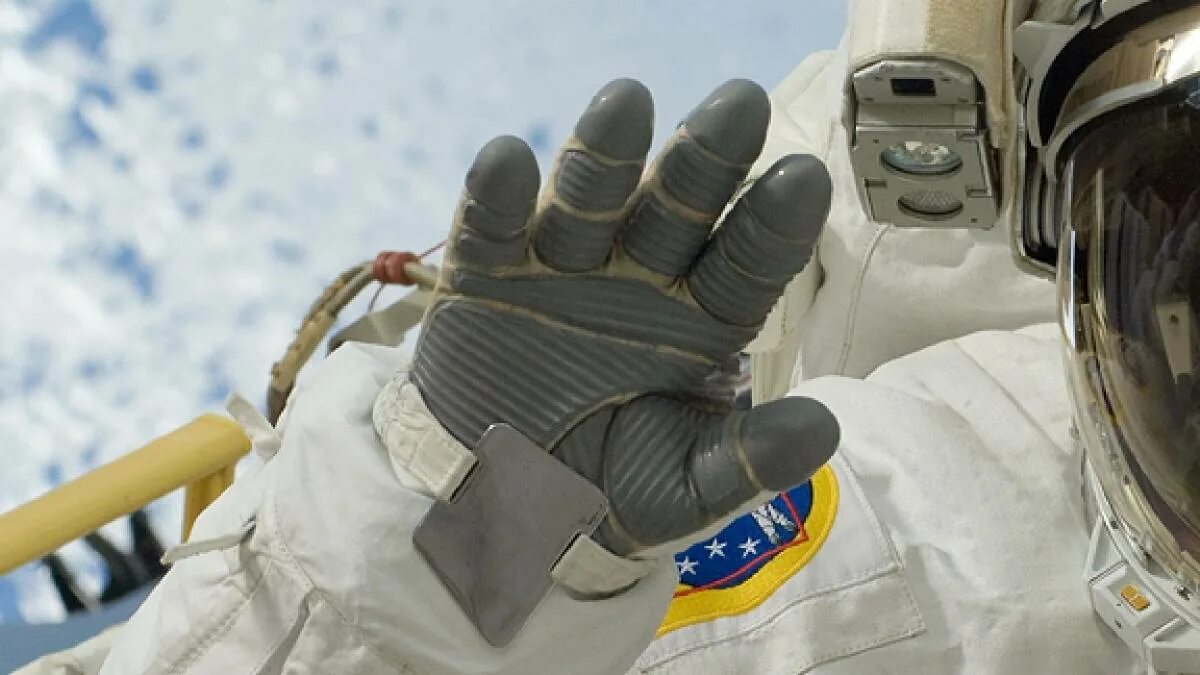 Скафандр Орлан перчатка. Перчатки Космонавта. Перчатки от скафандра. Перчатки скафандра Космонавта. След игольчатый скафандр
