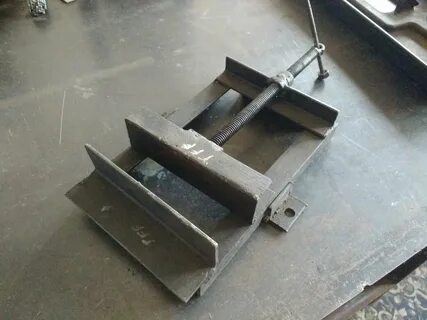 Тиски из уголка