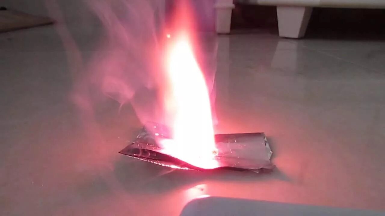 Сгорание лития реакция. Литий пламя горения. Горение рубидия. Горение пламени на ws2812. Горение металлов.