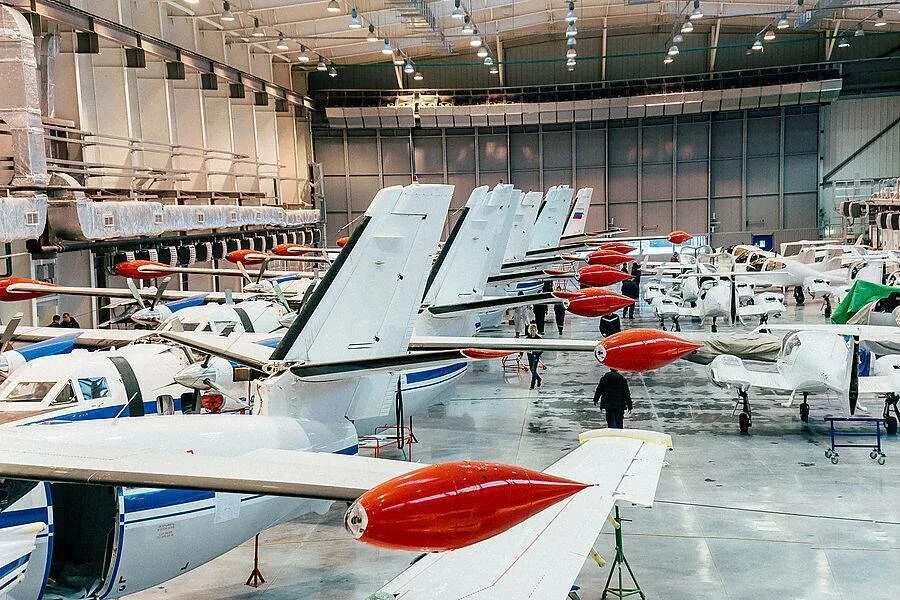 L-410 узга. Уральский гражданской авиации. Завод гражданской авиации екатеринбург. Уральский завод гражданской авиации цеха. Завод гражданской авиации екатеринбург.