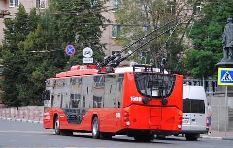 Новые красные троллейбусы