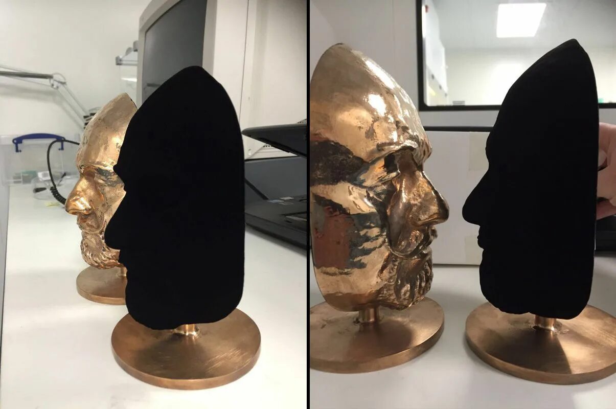 Самый черный материал. Краска ванта Блэк. Самое черное вещество в мире Vantablack. Самая чёрная краска в мире Vantablack. Вантаблэк 2.