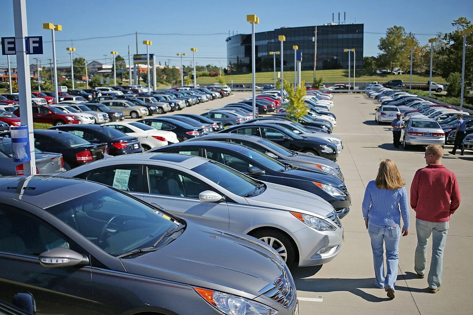 Car dealer. Фото автомобилей импортных. Подержанные машины. Авто cars used. Автомобильный рынок.