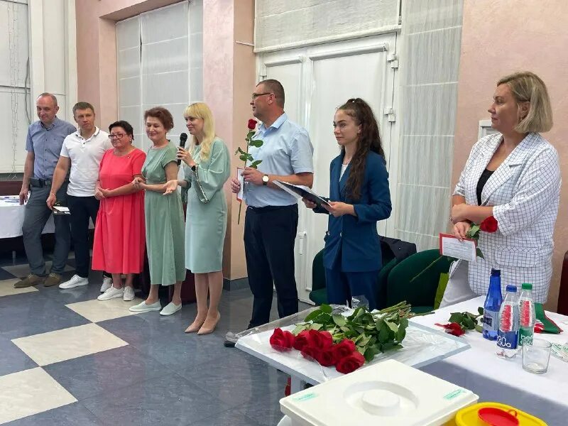 Медицинские работники санатория. Главный врач санатория дубрава железноводск. Санаторий целебный ключ ессентуки официальный сайт. Медицинские работники санатория. Лечебный профиль санатория надежды.