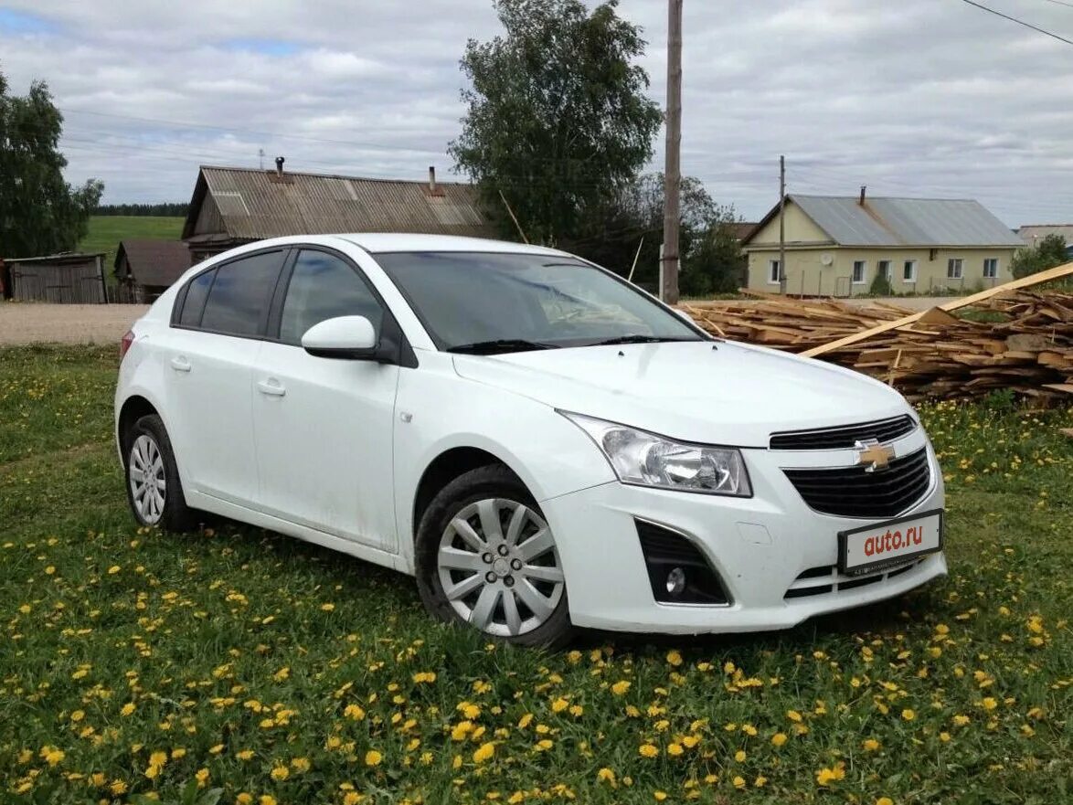 Шевроле хэтчбек 2013. Chevrolet Cruze 2013 хэтчбек белый. Шевроле Круз хэтчбек белый. Машина Шевроле Круз хэтчбек белая. Chevrolet Cruze 1.6 МТ белая.