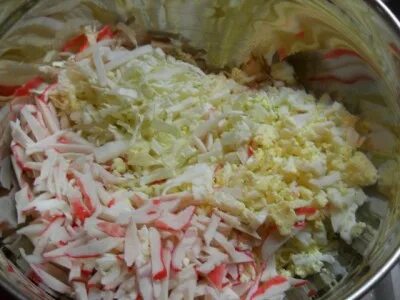 Салат из капусты крабовых палочек и огурца