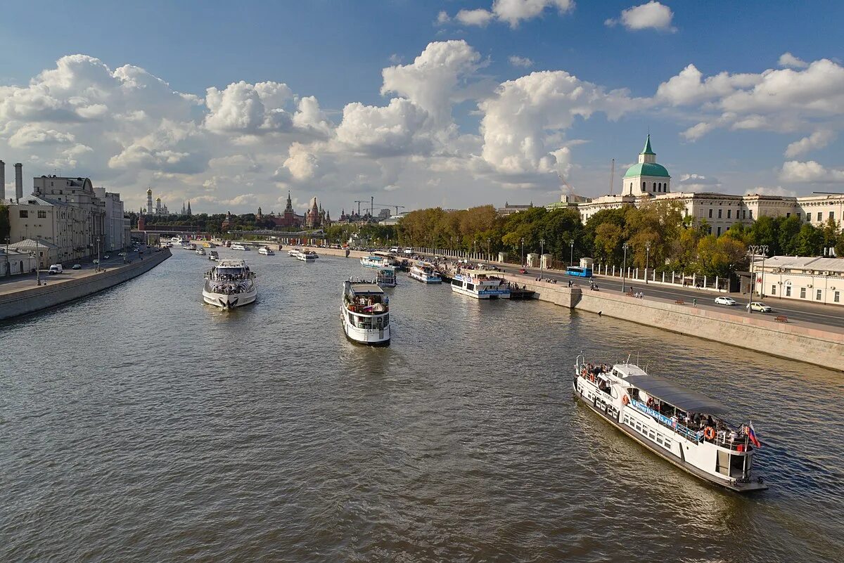 Москва река читать краткое. Moskva River. Moskva River Boats. Нижняя Москва река. Верхняя Москва река.