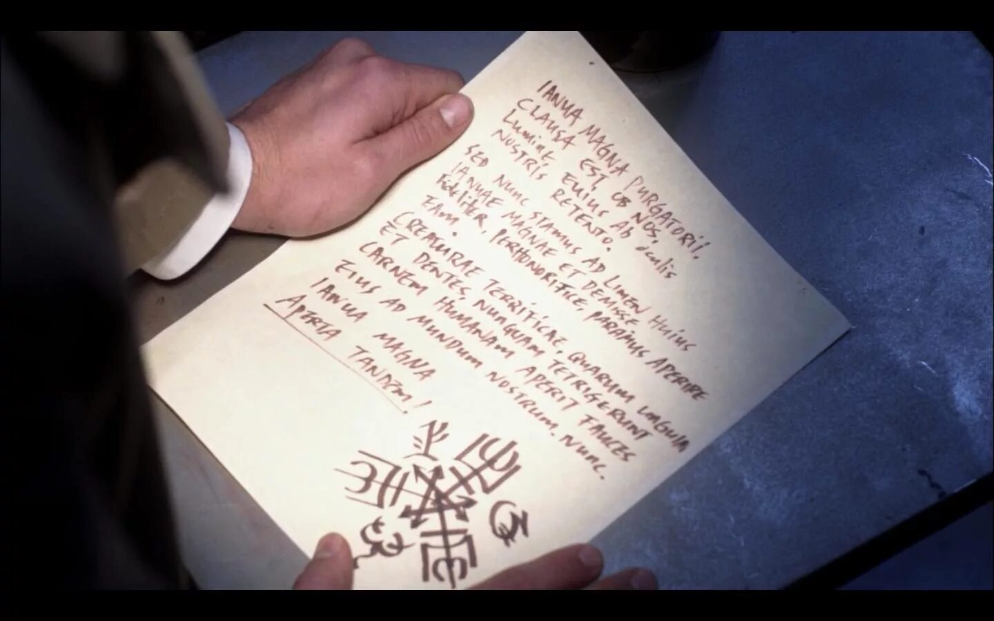 Экзорцизм текст на латыни. Сверхъестественное заклинания. демонические заклинания. заклинание экзорцизма сверхъестественное. заклинания из сверхъестественного.