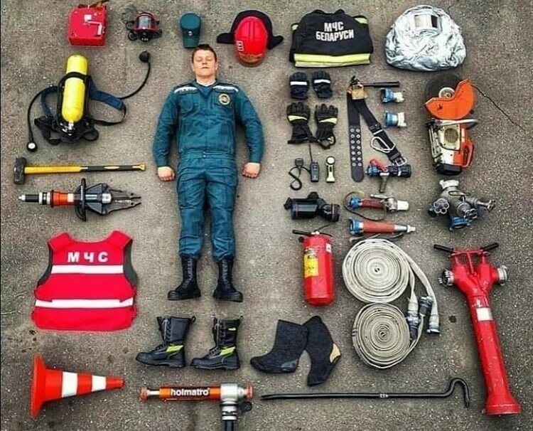 Человек где есть предметы. Спасательные инструменты МЧС. Экипировка пожарного. Экипировка для пожарных и спасателей. Инструменты пожарника.