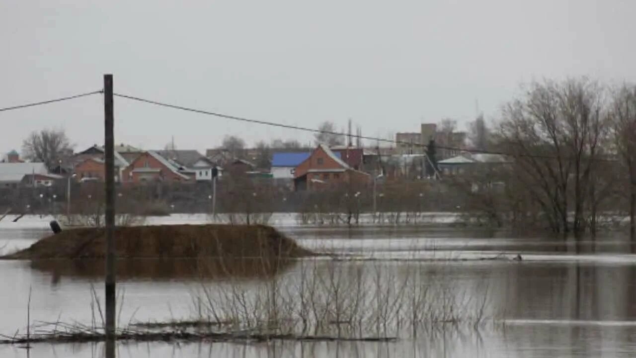 Паводок в бузулуке оренбургской области 2024. Паводок в Бузулуке. Паводок Бузулук 2011. Река Суходол паводок 2011 г Бузулук. Паводок весной Бузулук.