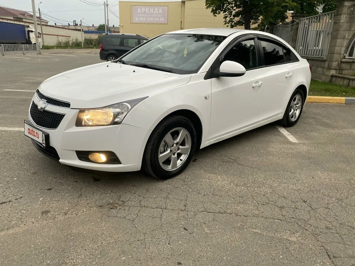 Chevrolet cruze 2012 седан. шевроле круз хэтчбек 2012 белый. Chevrolet cruze белый седан. белый шевроле. шевроле белая седан.