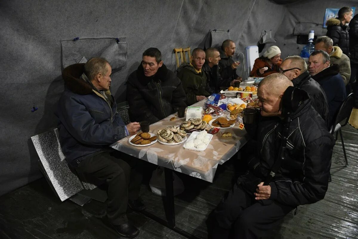 Помощь бездомным людям в москве