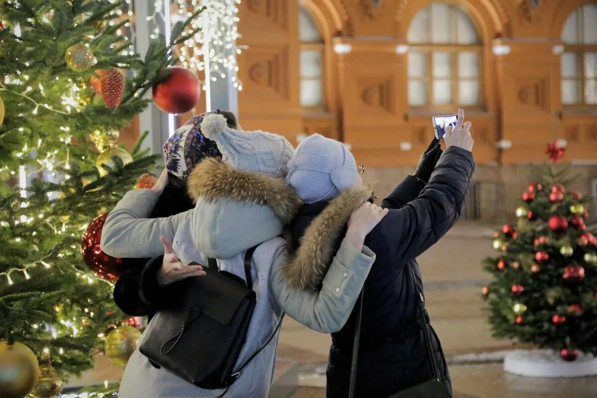 Афиша новогодний селфи конкурс в библиотеке. Новогоднее селфи конкурс. Новогоднее селфи рисунок. Фотоконкурс елок. Новогоднее селфи конкурс.