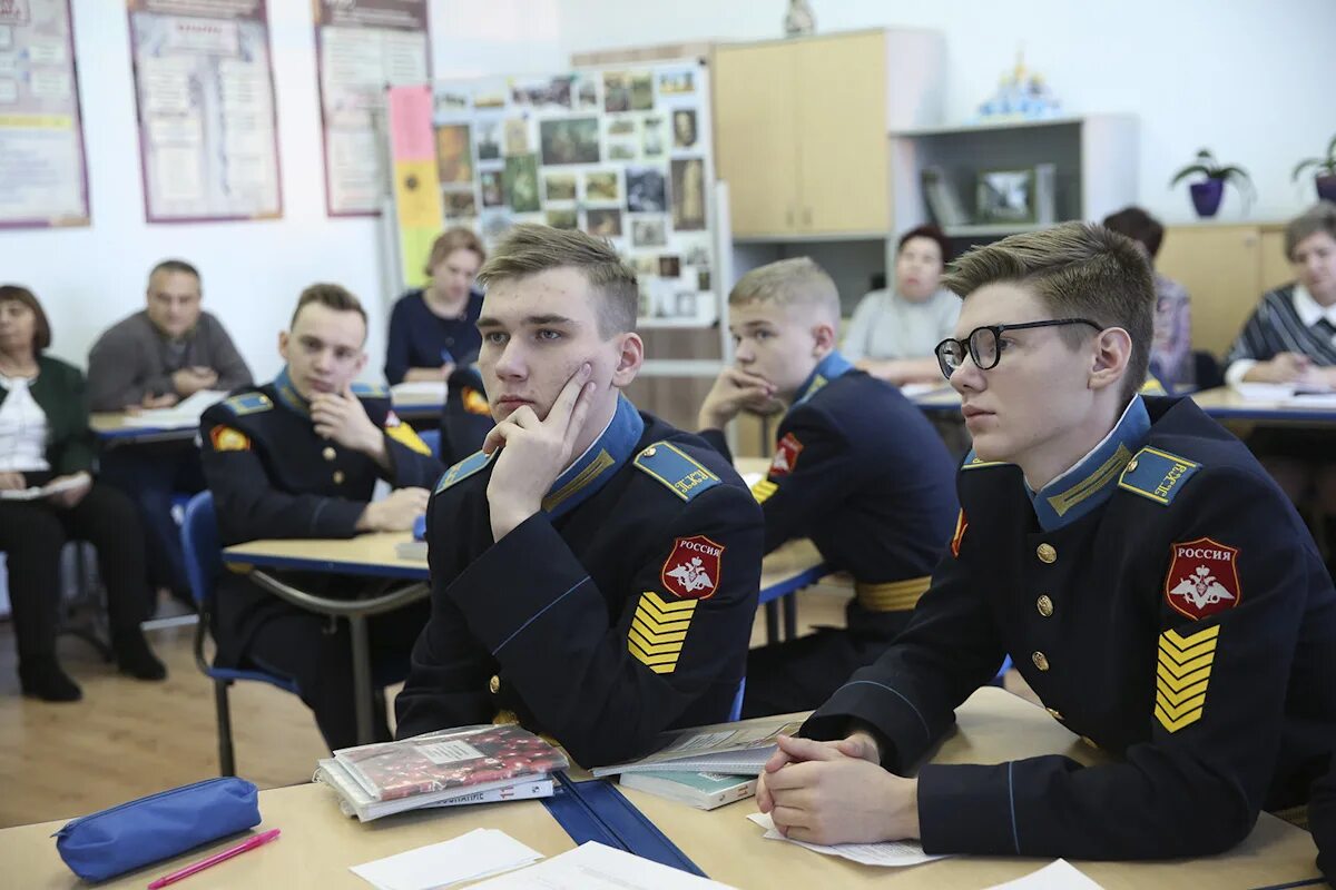 Кадет за партой. Оренбургское президентское кадетское училище. Опку. Опку урок истории. Сайт опку оренбург