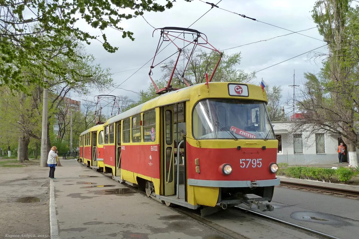 Остановка тракторная. Трамвай Волгоград Жилгородок. Трамвай ст Волгоград. Tatra t3. Трамвайное кольцо Волгоград.