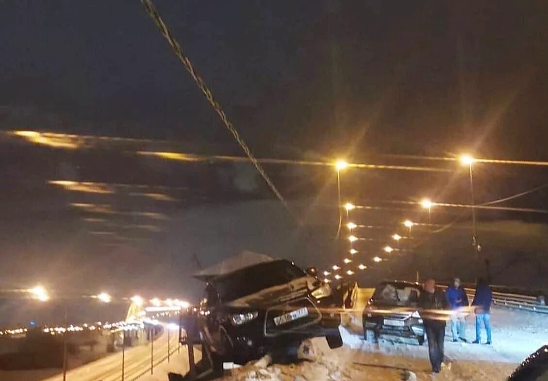 Закрыт борский мост в нижнем новгороде. Авария на Борском мосту вчера Нижний Новгород. Борский мост Нижний Новгород ночью. Авария на Борском мосту. Авария на Борском мосту вчера.