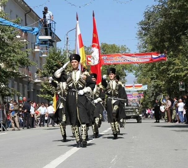 Какое население осетии. Республика Южная Осетия население. Жители Осетии. Население Северной и Южной Осетии. Южная Осетия население и площадь.