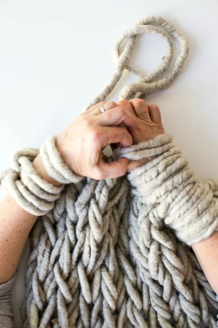 Make arm. Вязание руками. как связать свитер пальцами. что такое knitted arms.