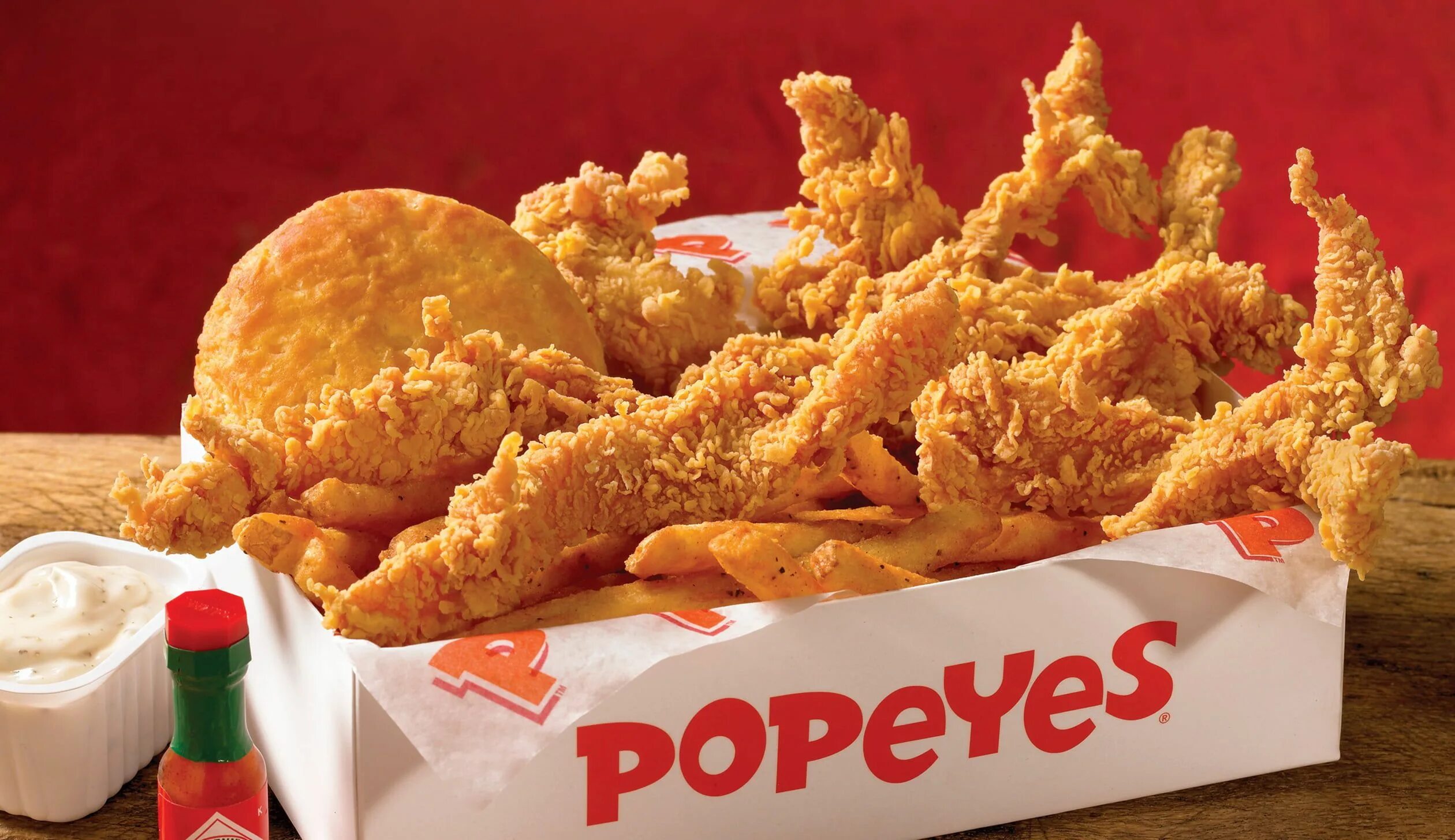 Popeyes фаст фуд. Popeyes в России. Чикен. Фаст фуд курица.