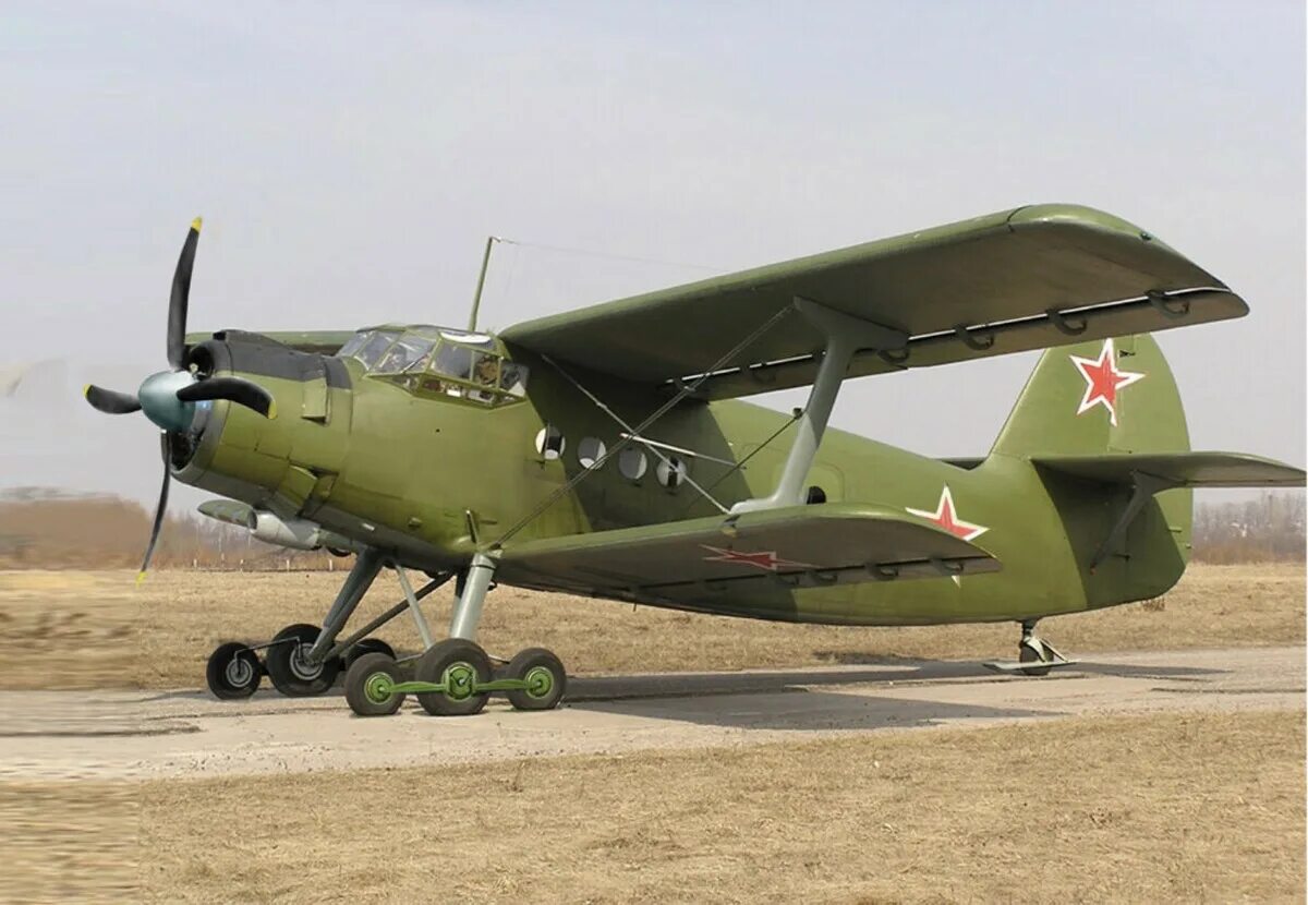 Купить советский самолет. Кукурузник АН-2. Военный самолет ан2. Самолёт кукурузник АН-2 военный. АН 2 ВВС СССР.