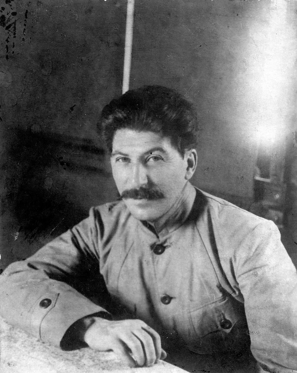 Сталин иосиф виссарионович молодой. Коба человек. Иосиф джугашвили сталин детство. Иосиф сталин в молодости. Грот киик коба крым.