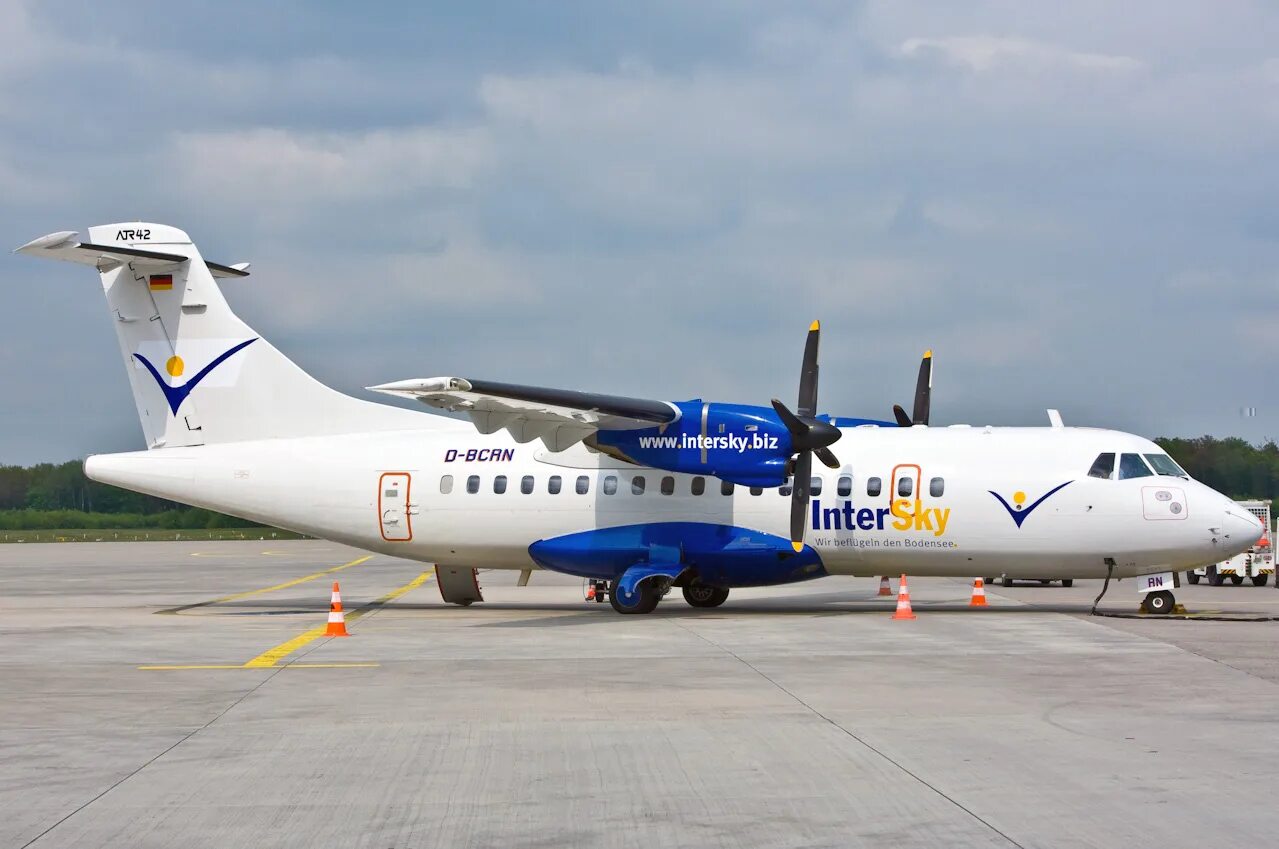 Атр 42. ATR 42-500 самолет. ATR-42 турбовинтовой самолет. ATR ATR 42 / ATR 72. Aerospatiale/Alenia ATR 42/72.