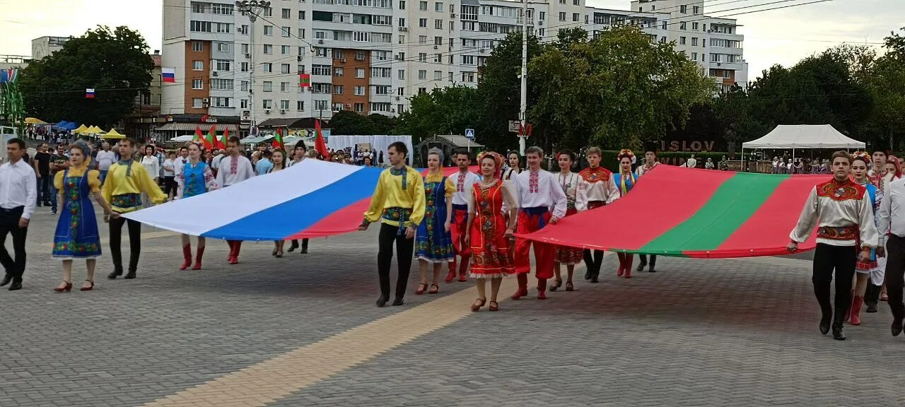 Приднестровье обратиться к рф. День Республики в ПМР Тирасполь. День России Тирасполь. Тирасполь день города. Приднестровье день России.