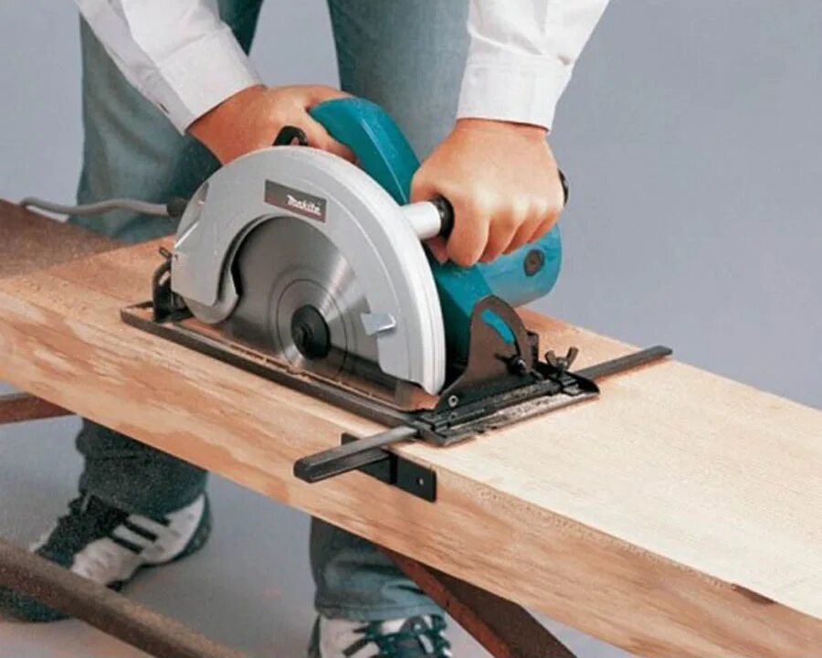Как работать циркулярной пилой по дереву. Дисковая пила makita n5900b. ручная циркулярка makita. подошва для циркулярной пилы макита. makita n5900b.