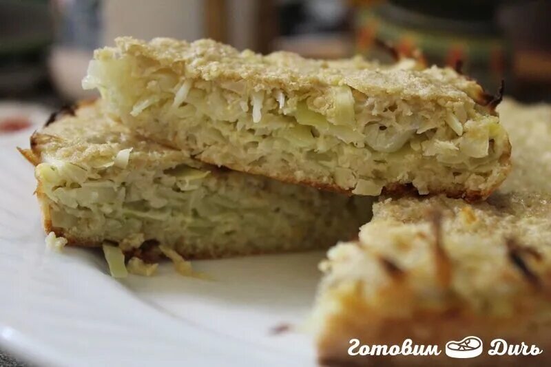 Заливной пирог с капустой пп. Заливной пирог с капустой. Заливной пирог с капустой пп. Заливной пирог с капустой в духовке. Пирог с капустой заливной капустный.