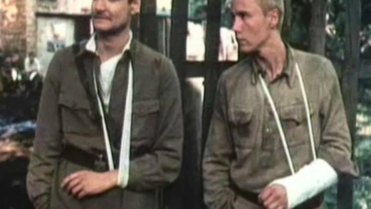 Надпись я люблю сашу. Сашка идет. Мачо мемы. Сашка идет. Я себя контролирую.